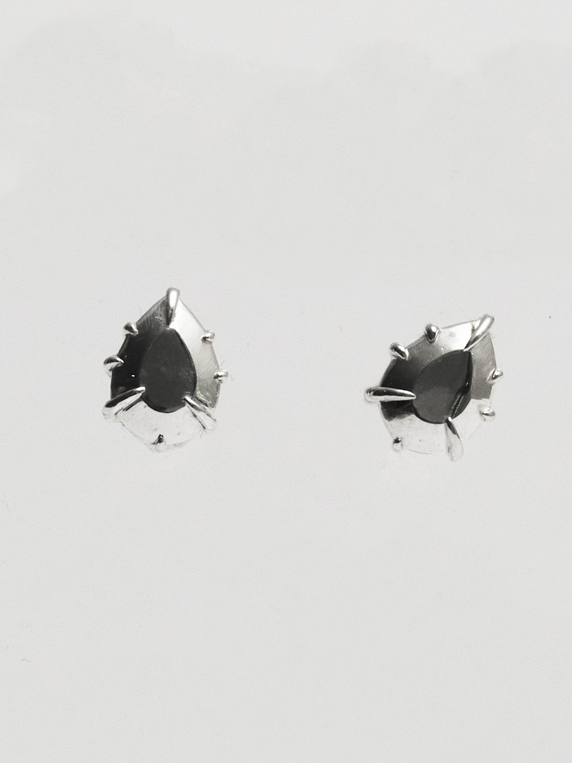 Small Pear Stud – Single – Silver